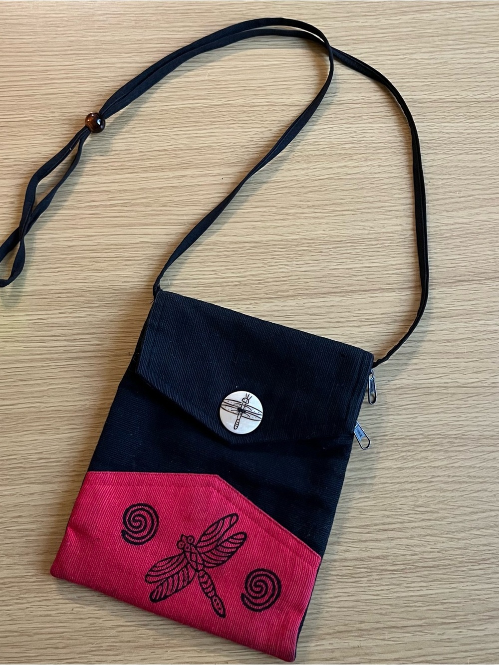 Black & Red Dragonfly Crossbody Bag - Lightweight Women's Shoulder Bag